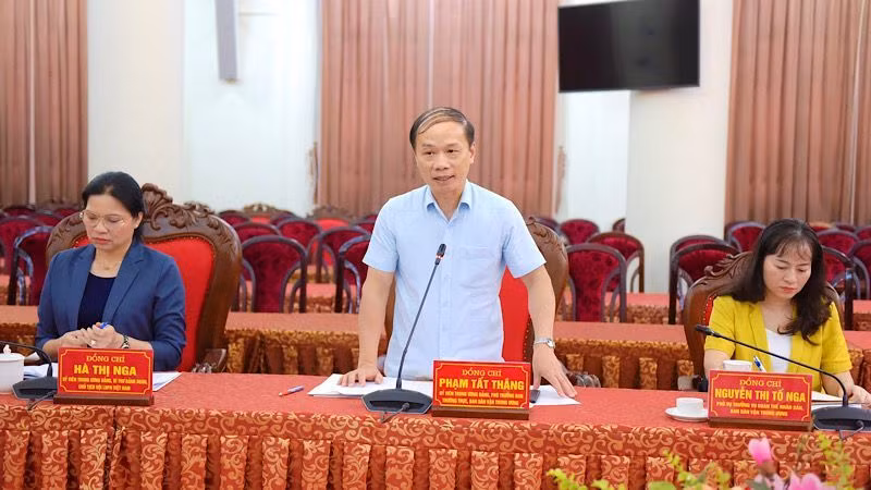 Đồng chí Phó Trưởng ban Thường trực Ban Dân vận Trung ương Phạm Tất Thắng phát biểu tại buổi làm việc. Đồng chí Phó Trưởng ban Thường trực Ban Dân vận Trung ương Phạm Tất Thắng phát biểu tại buổi làm việc.