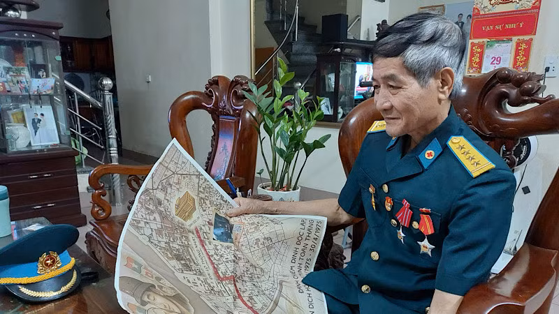Qua ấn phẩm phụ san đặc biệt của Báo Nhân Dân, cựu chiến binh Đặng Lê như được sống lại thời trai trẻ, không quản gian khổ, hy sinh, chiến đấu vì hòa bình, độc lập của dân tộc, non sông thu về một mối.