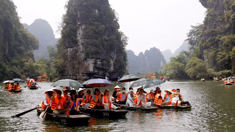Tỉnh Ninh Bình phấn đấu đến năm 2025 đón hơn 8 triệu lượt khách du lịch. (Ảnh: XUÂN TRƯỜNG)