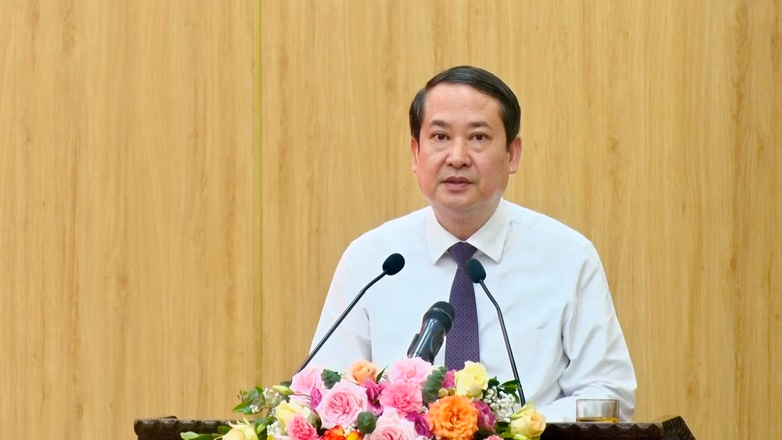 Phó Bí thư Thường trực Tỉnh ủy, Chủ tịch Hội đồng nhân dân tỉnh Ninh Bình Mai Văn Tuất phát biểu tại hội nghị. Phó Bí thư Thường trực Tỉnh ủy, Chủ tịch Hội đồng nhân dân tỉnh Ninh Bình Mai Văn Tuất phát biểu tại hội nghị.
