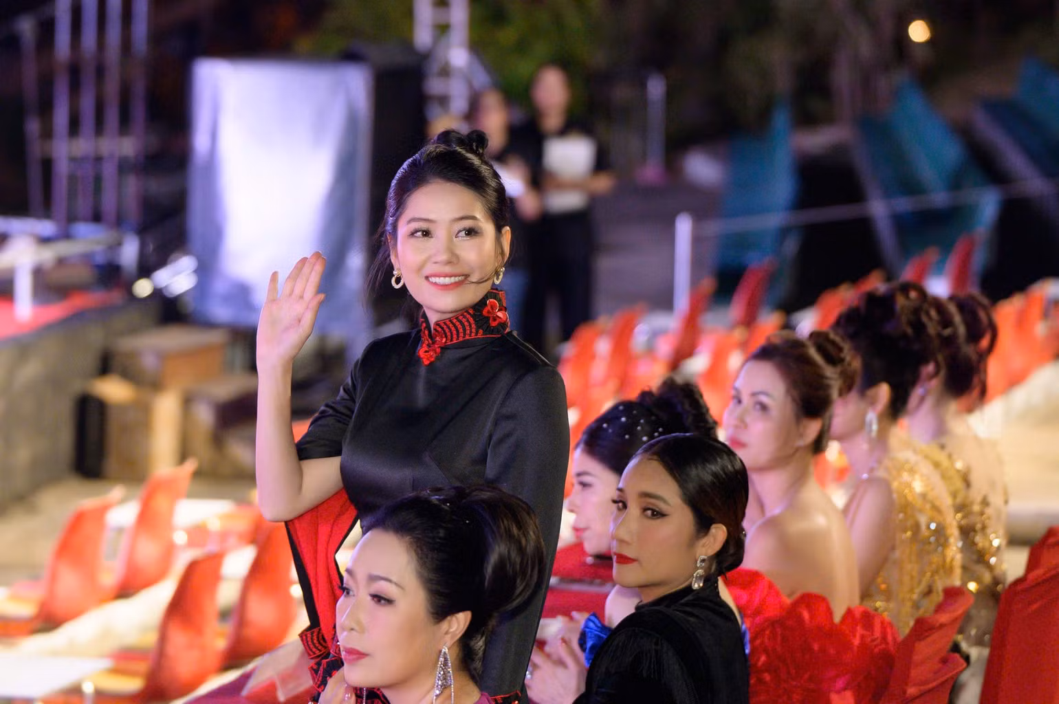 Thạc sĩ, Hoa hậu Lê Thị Thơ (sinh năm 1989) đăng quang Hoa hậu Doanh nhân châu Á Việt Nam 2023. Chị là Chủ tịch nhiều cuộc thi nhan sắc: Hoa hậu Biển Việt Nam, Hoa hậu Doanh nhân Hoàn vũ Việt Nam…