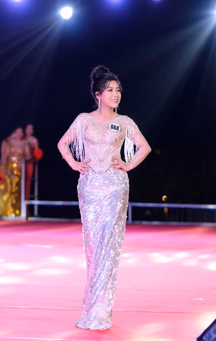 Tân Hoa hậu Lê Thị Hạnh là doanh nhân kinh doanh trong lĩnh vực sức khỏe và làm đẹp.