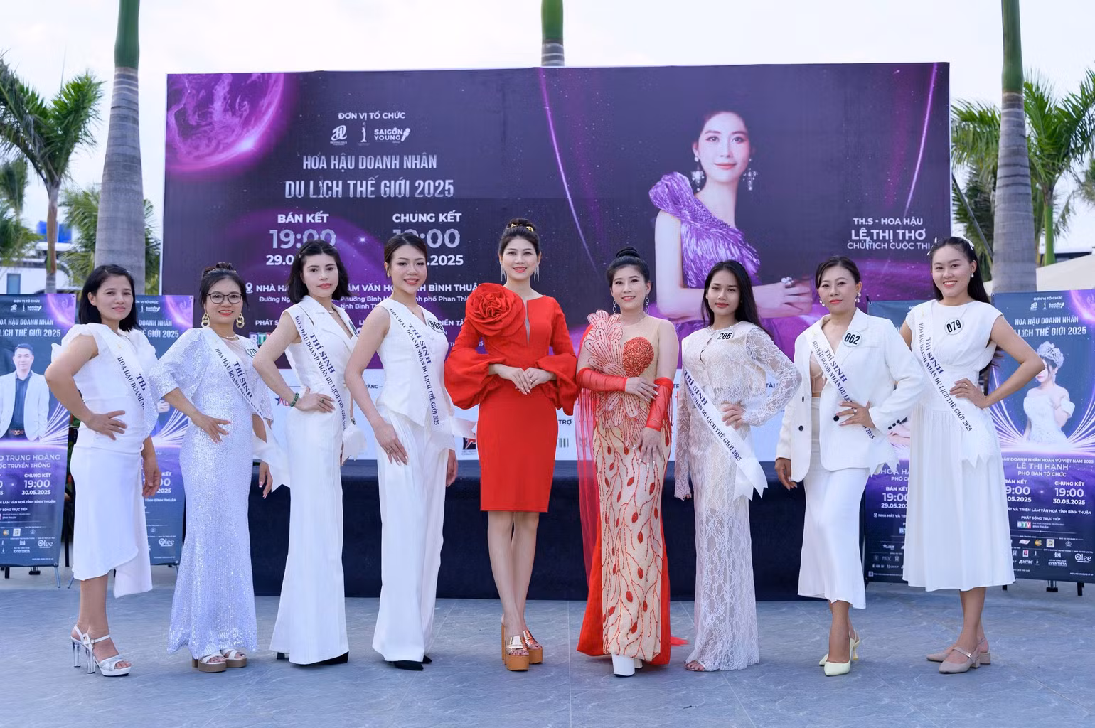 Cuộc thi hội tụ nhiều gương mặt nữ doanh nhân du lịch của Việt Nam và một số nước. Cuộc thi hội tụ nhiều gương mặt nữ doanh nhân du lịch của Việt Nam và một số nước.