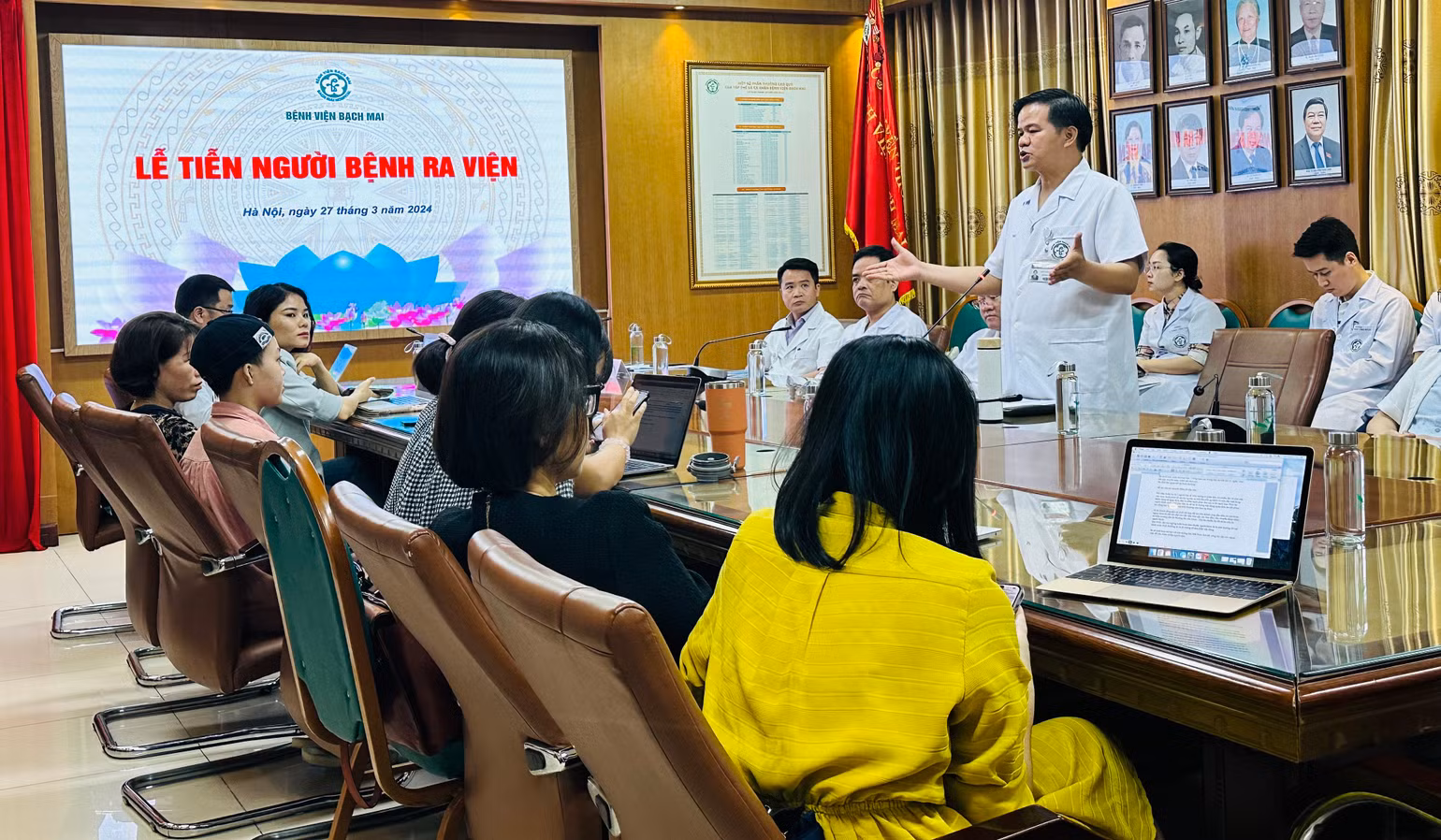PGS, TS Đào Xuân Cơ, Giám đốc Bệnh viện Bạch Mai chia sẻ những yếu tố giúp cứu sống thành công người bệnh.