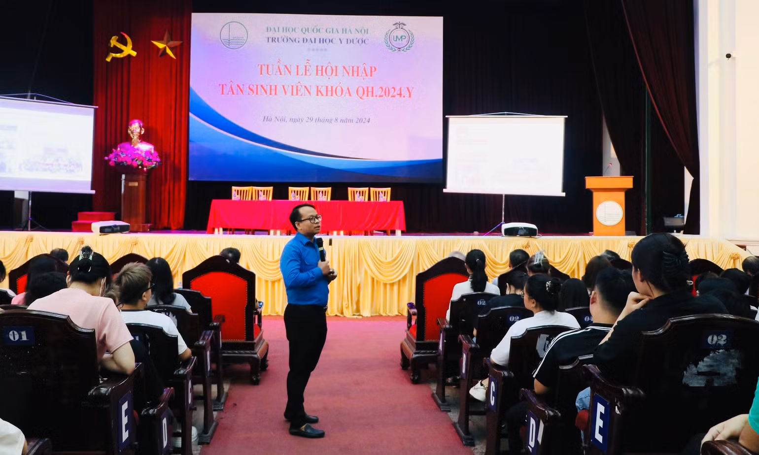 Đại diện các phòng, ban phổ biến các nội quy, quy chế học tập, công tác Đoàn TNCS Hồ Chí Minh cho các tân sinh viên