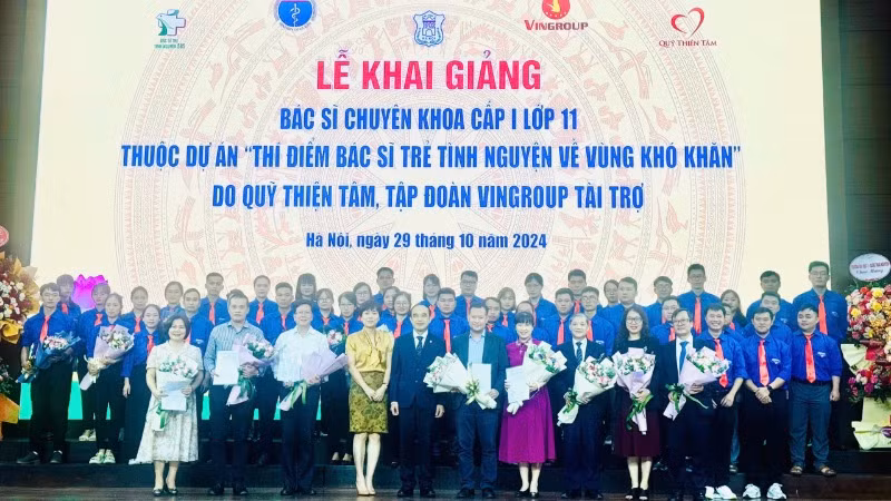Lễ khai giảng chính thức cho khóa đào tạo bác sĩ chuyên khoa cấp I mới (lớp 11). Lễ khai giảng chính thức cho khóa đào tạo bác sĩ chuyên khoa cấp I mới (lớp 11).