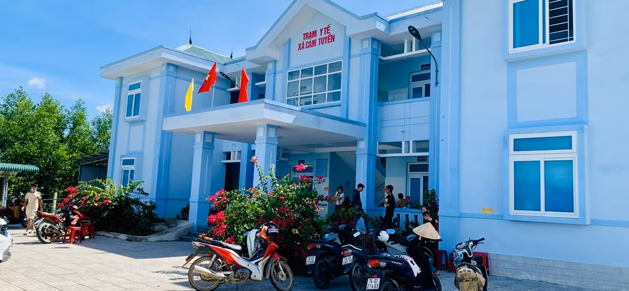 Trạm y tế xã Cam Tuyền được xây dựng khang trang, sạch đẹp. Trạm y tế xã Cam Tuyền được xây dựng khang trang, sạch đẹp.