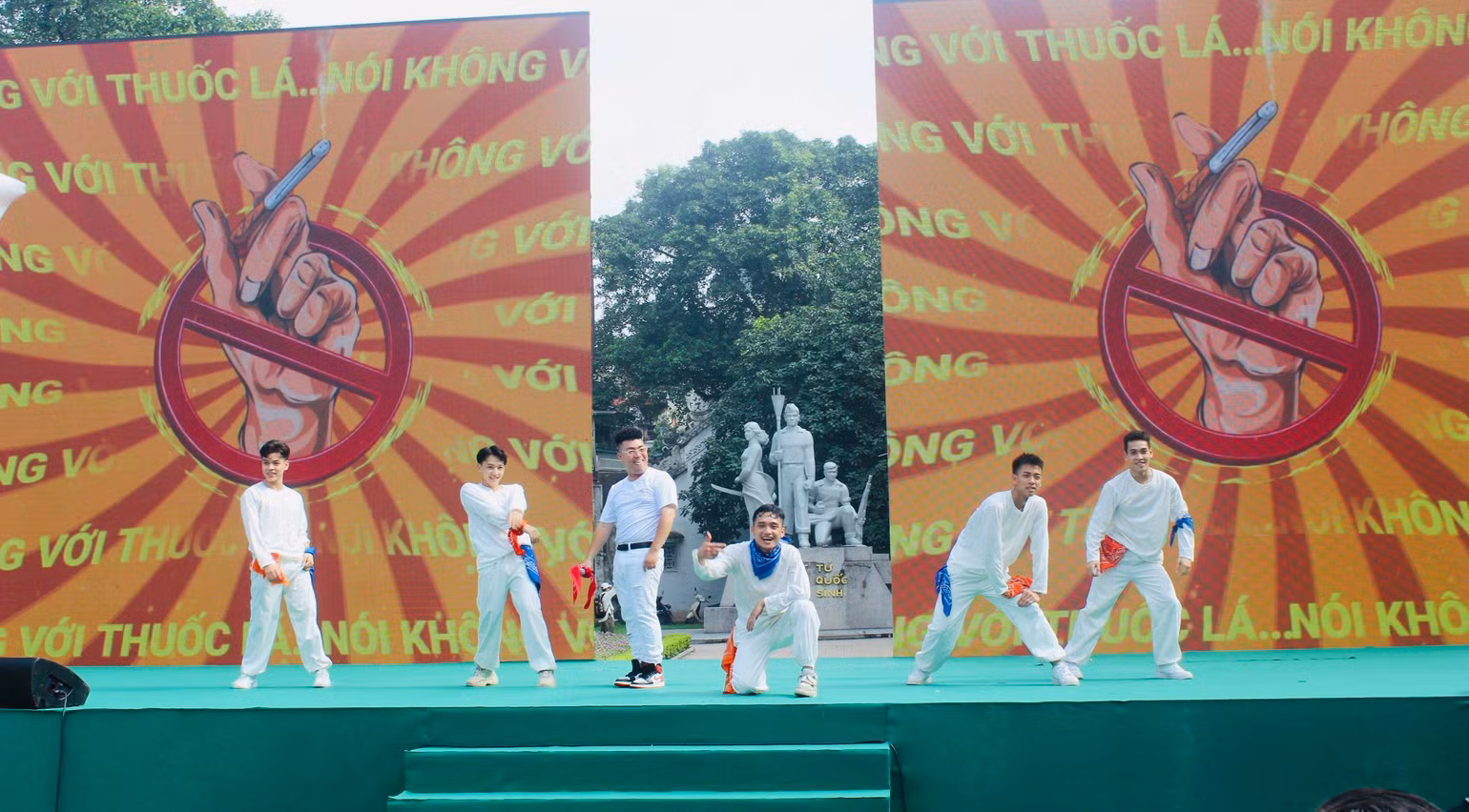 Hoạt động của các bạn trẻ kêu gọi thực hiện nghiêm các quy định phòng chống tác hại thuốc lá.