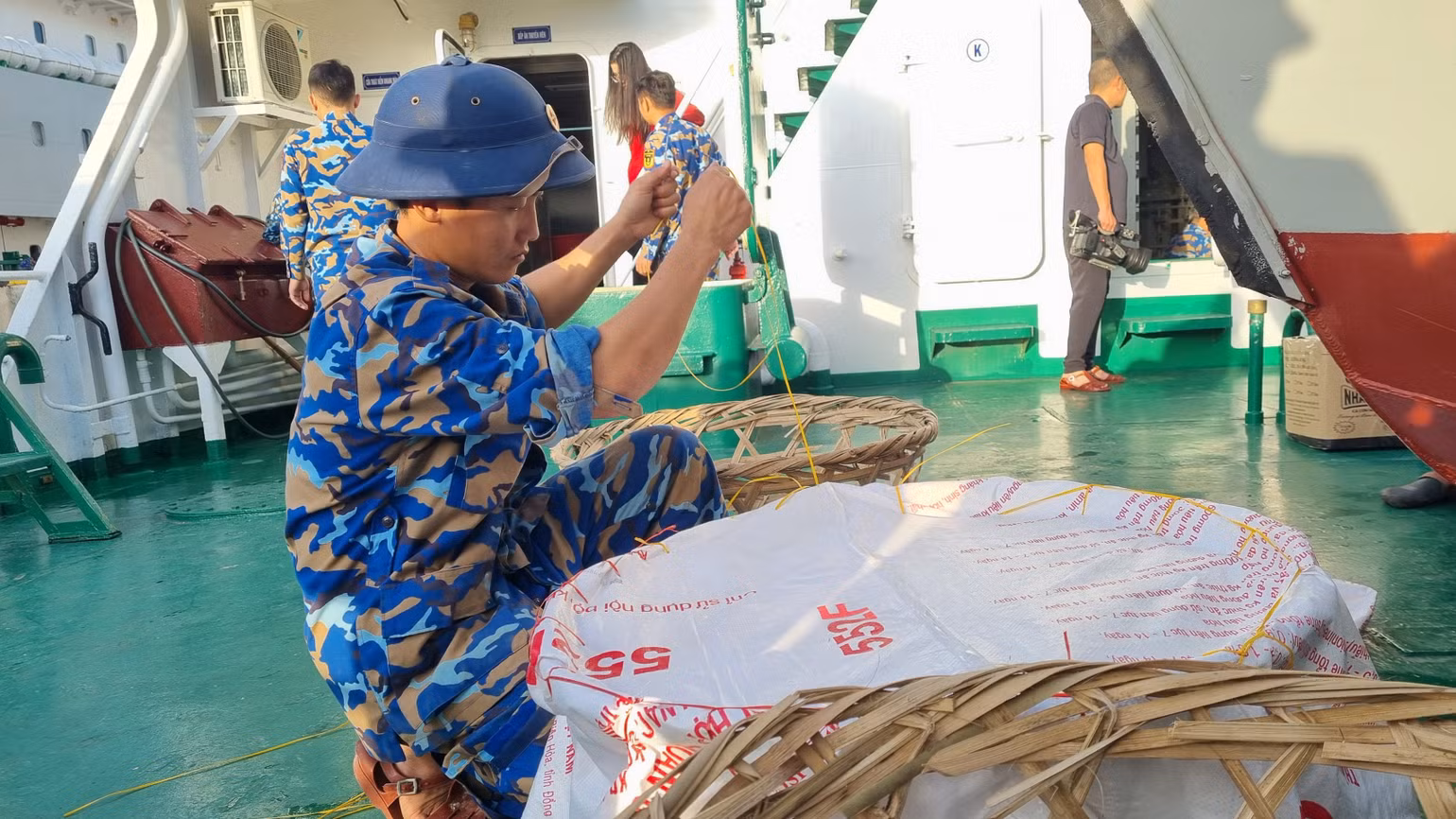 Bảo quản tốt hàng hóa để mang ra đảo.