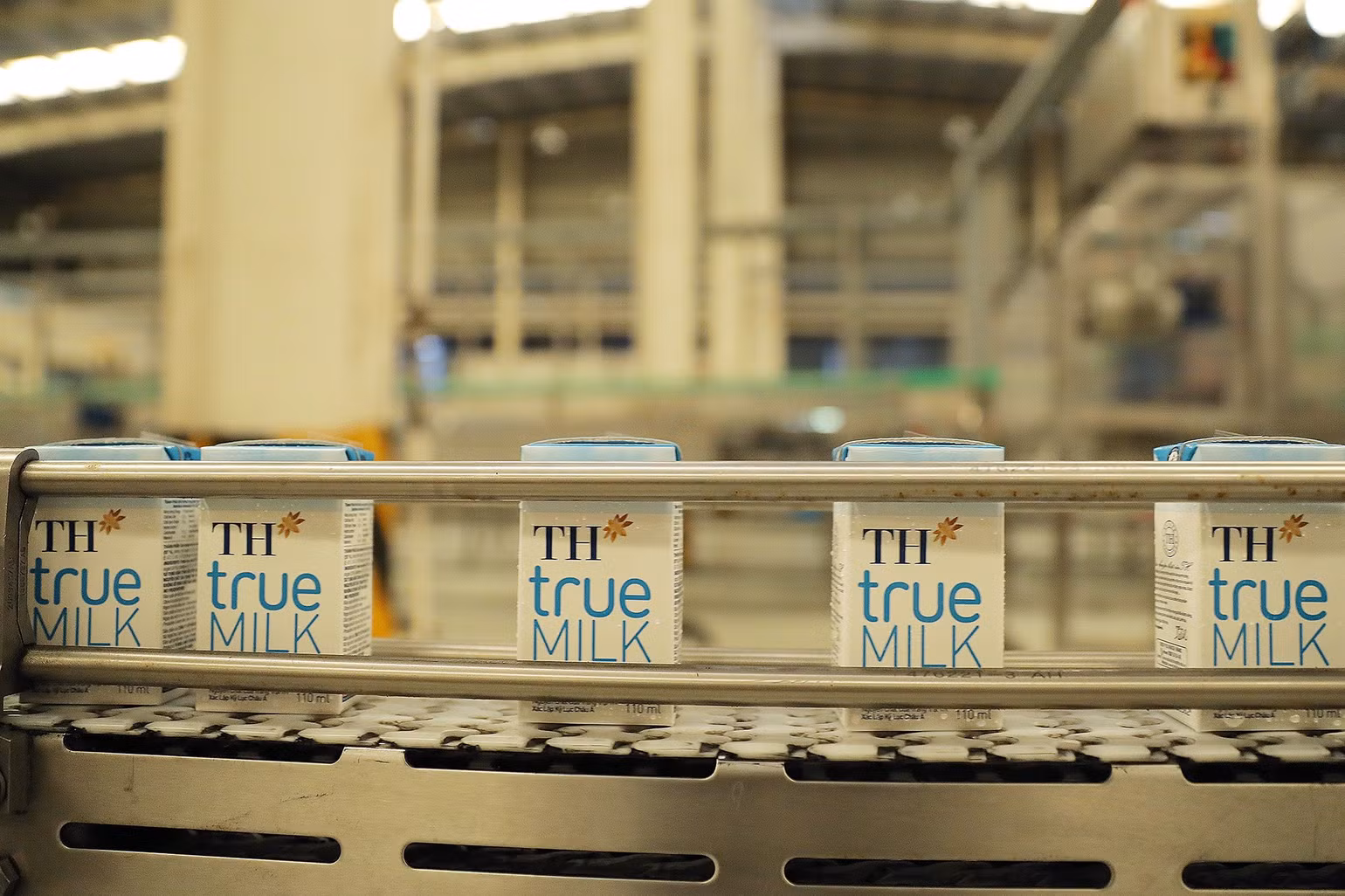 Dây chuyền sản xuất sữa TH true Milk. Dây chuyền sản xuất sữa TH true Milk.