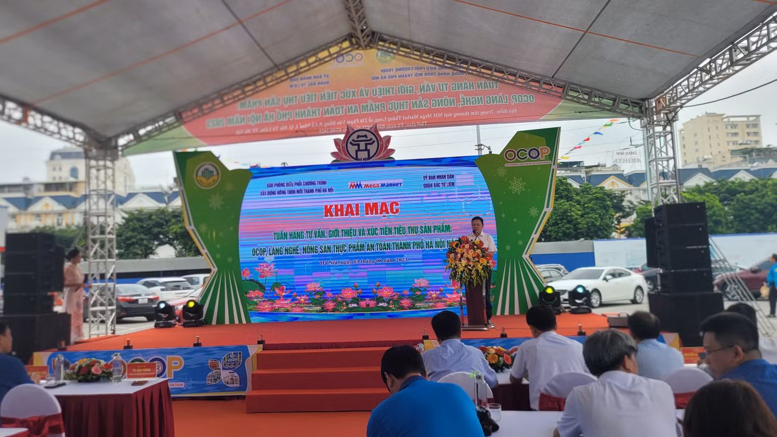 Phó Giám đốc Sở Nông nghiệp và Phát triển nông thôn thành phố Hà Nội Tạ Văn Tường phát biểu tại buổi lễ.