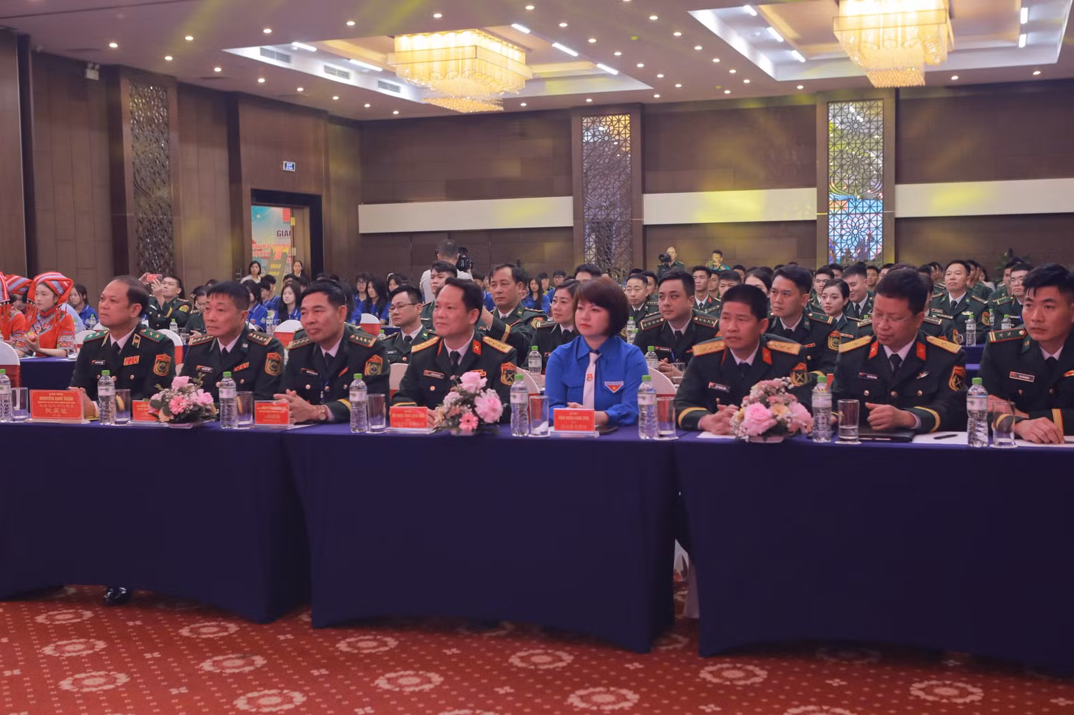 Lãnh đạo Bộ Tư lệnh Bộ đội Biên phòng, Bộ Chỉ huy Bộ đội Biên phòng Lạng Sơn cùng các đại biểu Việt Nam tham dự Tọa đàm.