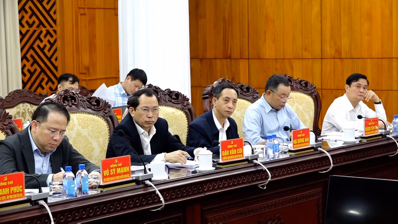 Đoàn kiểm tra số 1913 của Bộ Chính trị, Ban Bí thư làm việc tại hội nghị. Đoàn kiểm tra số 1913 của Bộ Chính trị, Ban Bí thư làm việc tại hội nghị.
