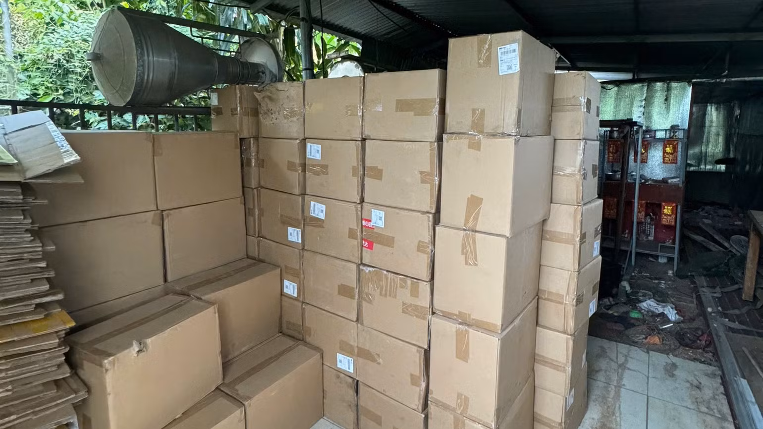 Kho hàng các đối tượng cất giữ sản phẩm. (Ảnh: Công an tỉnh Lạng Sơn)