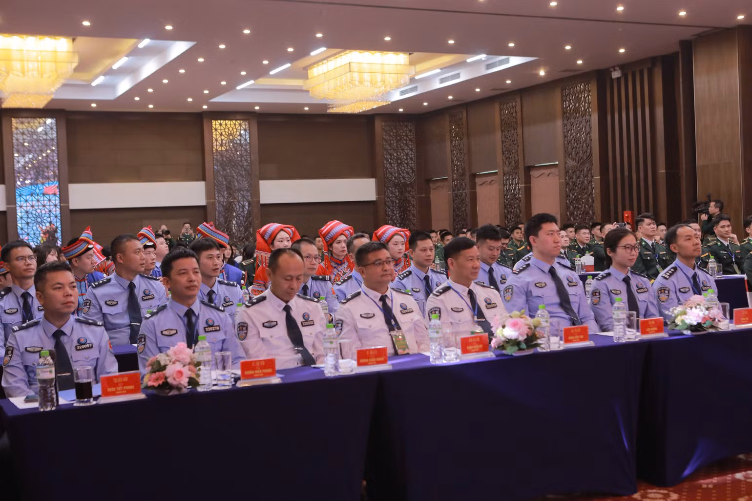 Các đại biểu Tổng trạm Kiểm tra Biên phòng xuất, nhập cảnh Quảng Tây (Trung Quốc).