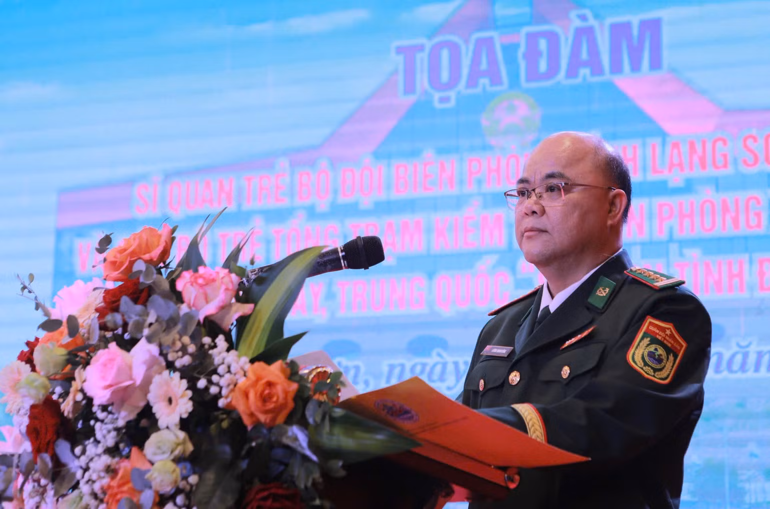 Đại tá Lương Mạnh Vông, Phó Chính ủy Bộ đội Biên phòng Lạng Sơn, Trưởng Đoàn sĩ quan trẻ Bộ đội Biên phòng Lạng Sơn.