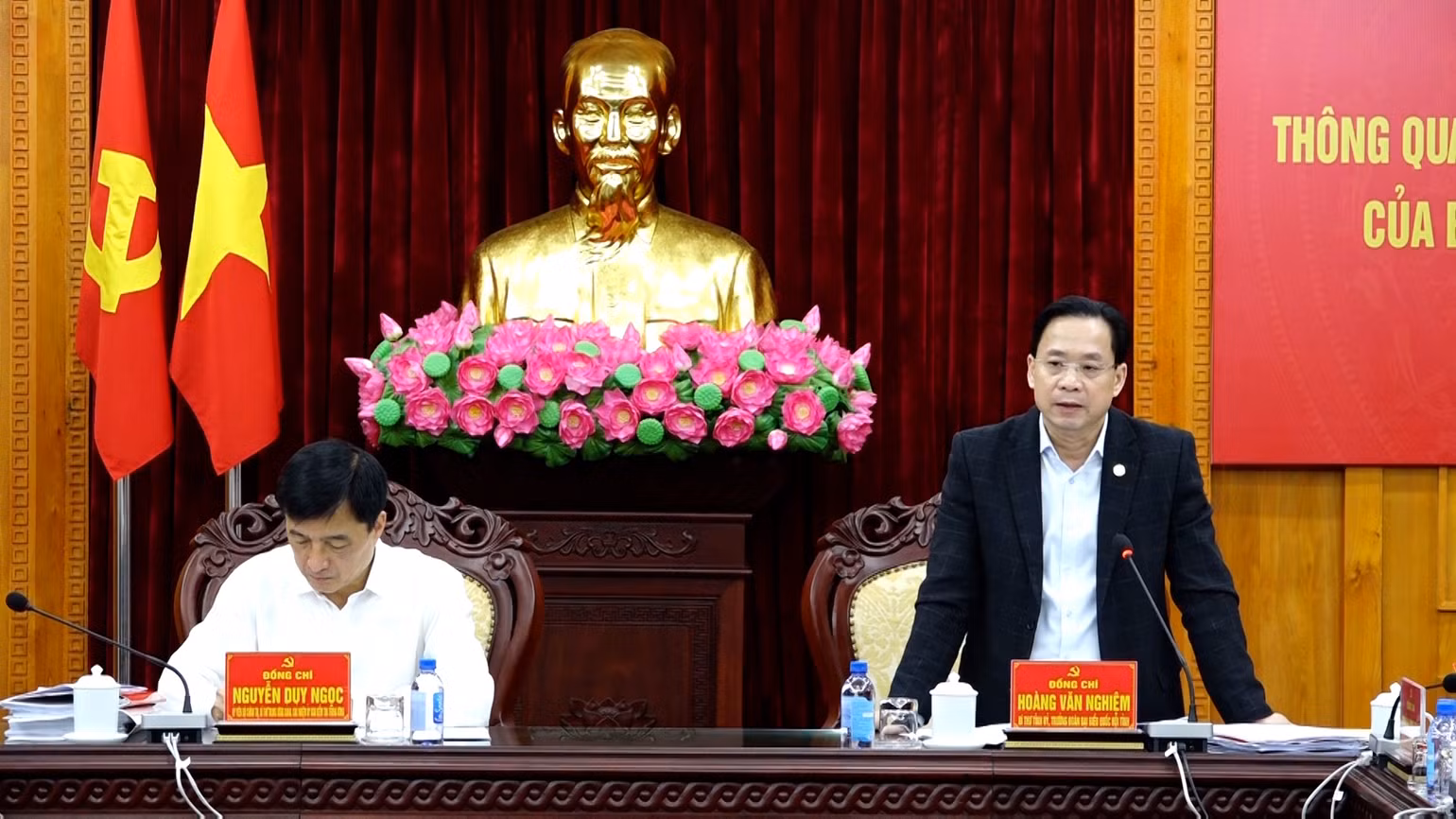 Đồng chí Hoàng Văn Nghiệm, Bí thư Tỉnh ủy Lạng Sơn, thay mặt Ban Thường vụ Tỉnh ủy Lạng Sơn tiếp thu ý kiến chỉ đạo. Đồng chí Hoàng Văn Nghiệm, Bí thư Tỉnh ủy Lạng Sơn, thay mặt Ban Thường vụ Tỉnh ủy Lạng Sơn tiếp thu ý kiến chỉ đạo.