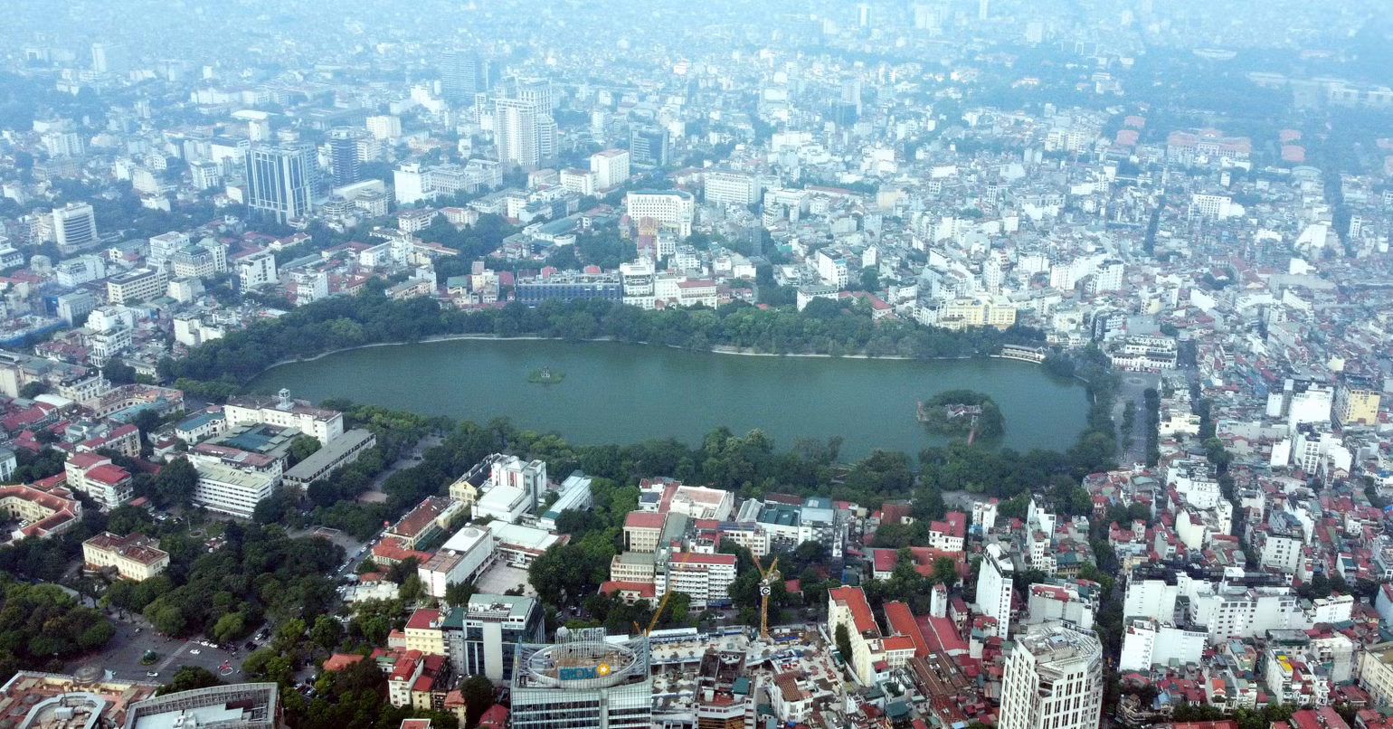 Toàn cảnh không gian Hồ Gươm. (Ảnh: Khiếu Minh)