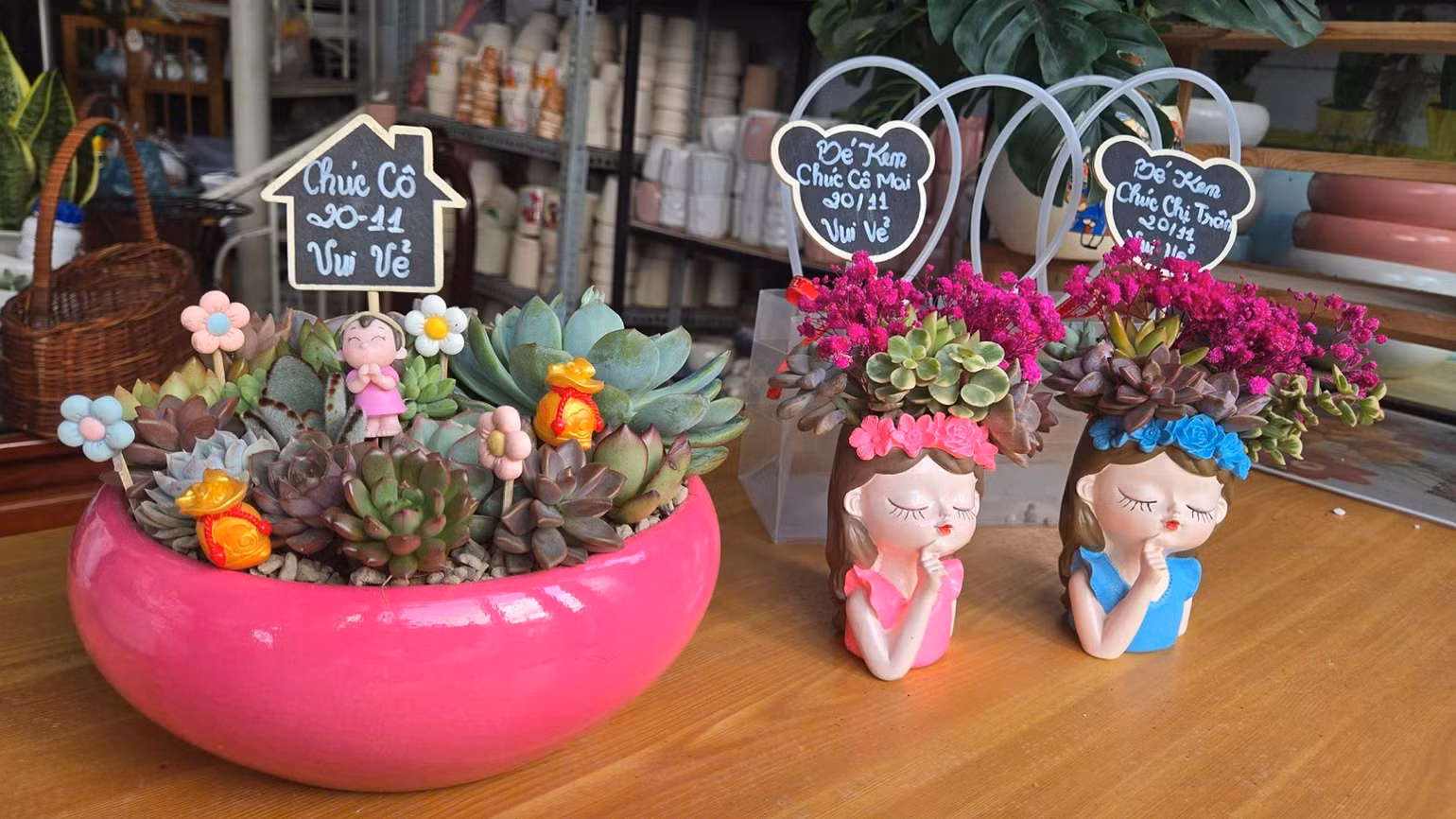 Các sản phẩm chào mừng Ngày 20/11 tại Sen Garden. Các sản phẩm chào mừng Ngày 20/11 tại Sen Garden.