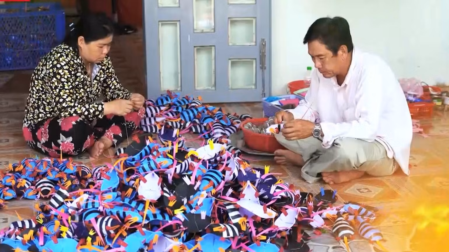 Người dân tại làng đồ chơi Long Tuyền mong muốn giữ được nét văn hóa của Tây Nam Bộ. Người dân tại làng đồ chơi Long Tuyền mong muốn giữ được nét văn hóa của Tây Nam Bộ.