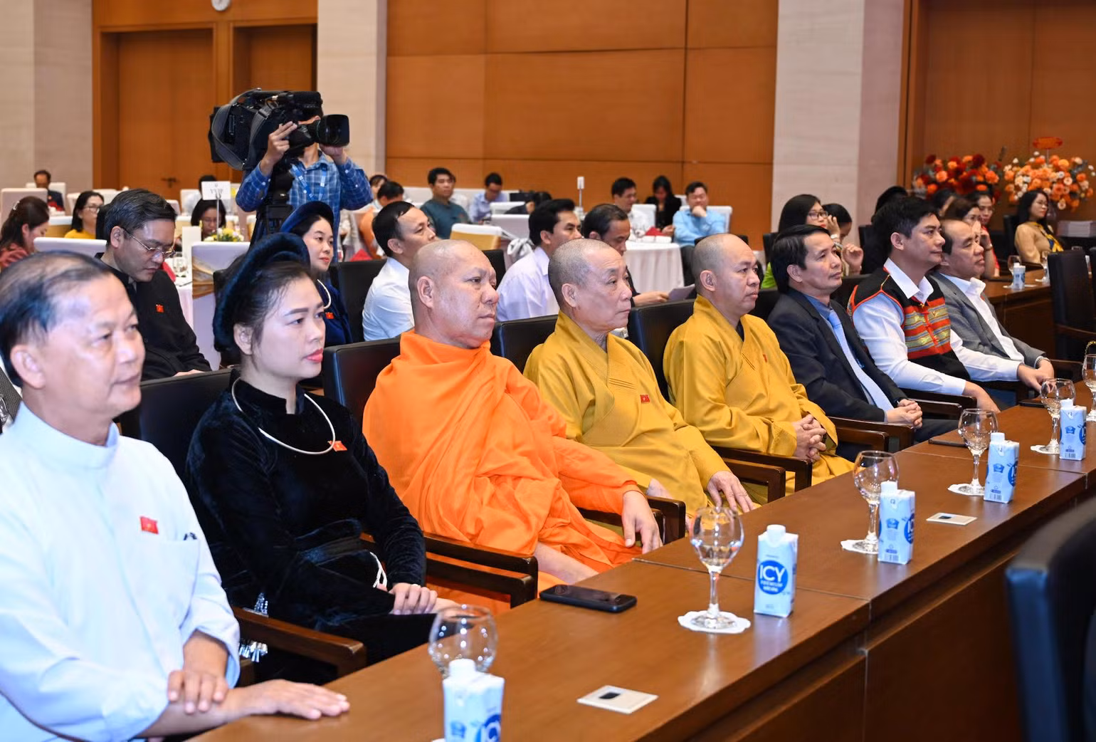 Các đại biểu dự buổi gặp mặt.