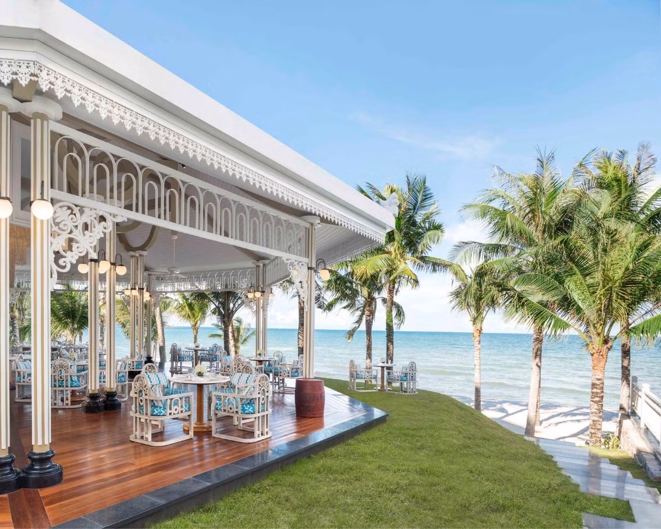 Không gian ấn tượng tại JW Marrioitt Phu Quoc Emerald Bay Resort (Ảnh: Facebook JW Marriott)