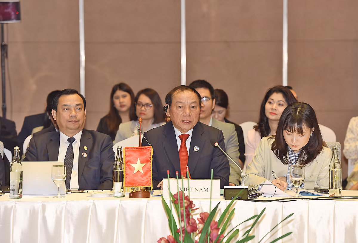 Bộ trưởng Nguyễn Văn Hùng phát biểu tại Hội nghị (Ảnh: Cục Du lịch Quốc gia Việt Nam) Bộ trưởng Nguyễn Văn Hùng phát biểu tại Hội nghị (Ảnh: Cục Du lịch Quốc gia Việt Nam)
