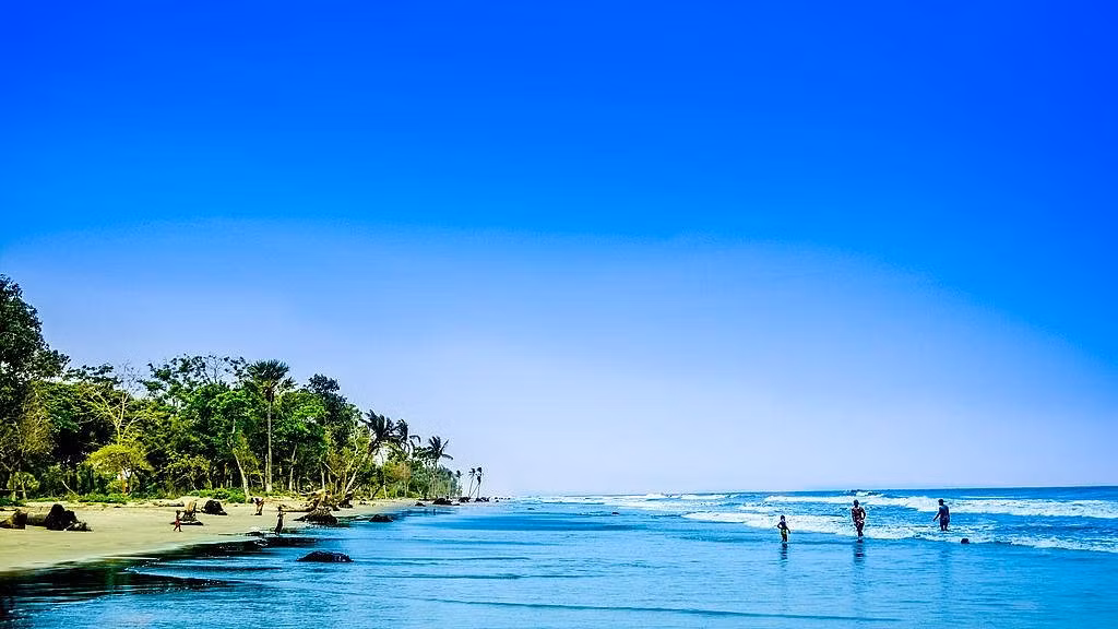 Bãi biển Kuakata của Bangladesh là nơi ngắm cả bình minh và hoàng hôn trên vịnh Bengal. (Ảnh: Tripadvisor) Bãi biển Kuakata của Bangladesh là nơi ngắm cả bình minh và hoàng hôn trên vịnh Bengal. (Ảnh: Tripadvisor)