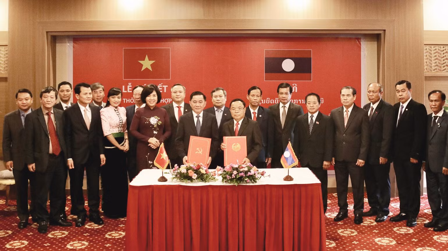 Ký kết Thỏa thuận hợp tác giữa hai Cơ quan Kiểm tra Trung ương của hai Đảng giai đoạn 2022-2026. (Ảnh: Trịnh Dũng) Ký kết Thỏa thuận hợp tác giữa hai Cơ quan Kiểm tra Trung ương của hai Đảng giai đoạn 2022-2026. (Ảnh: Trịnh Dũng)
