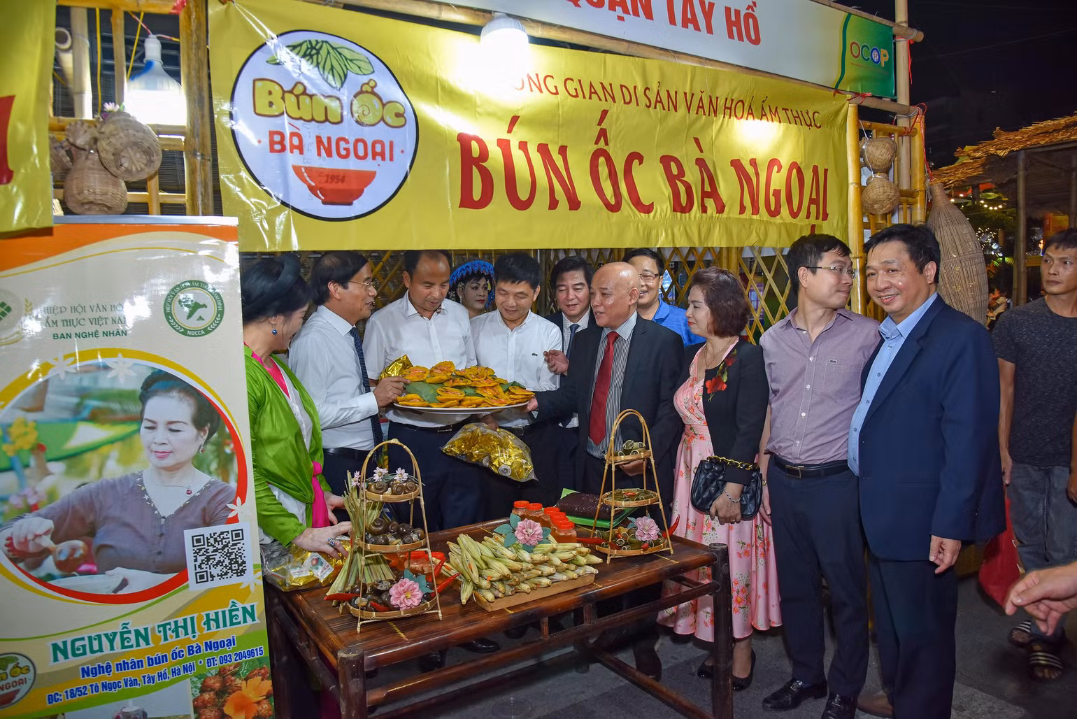 Nhiều sản vật địa phương được trưng bày.
