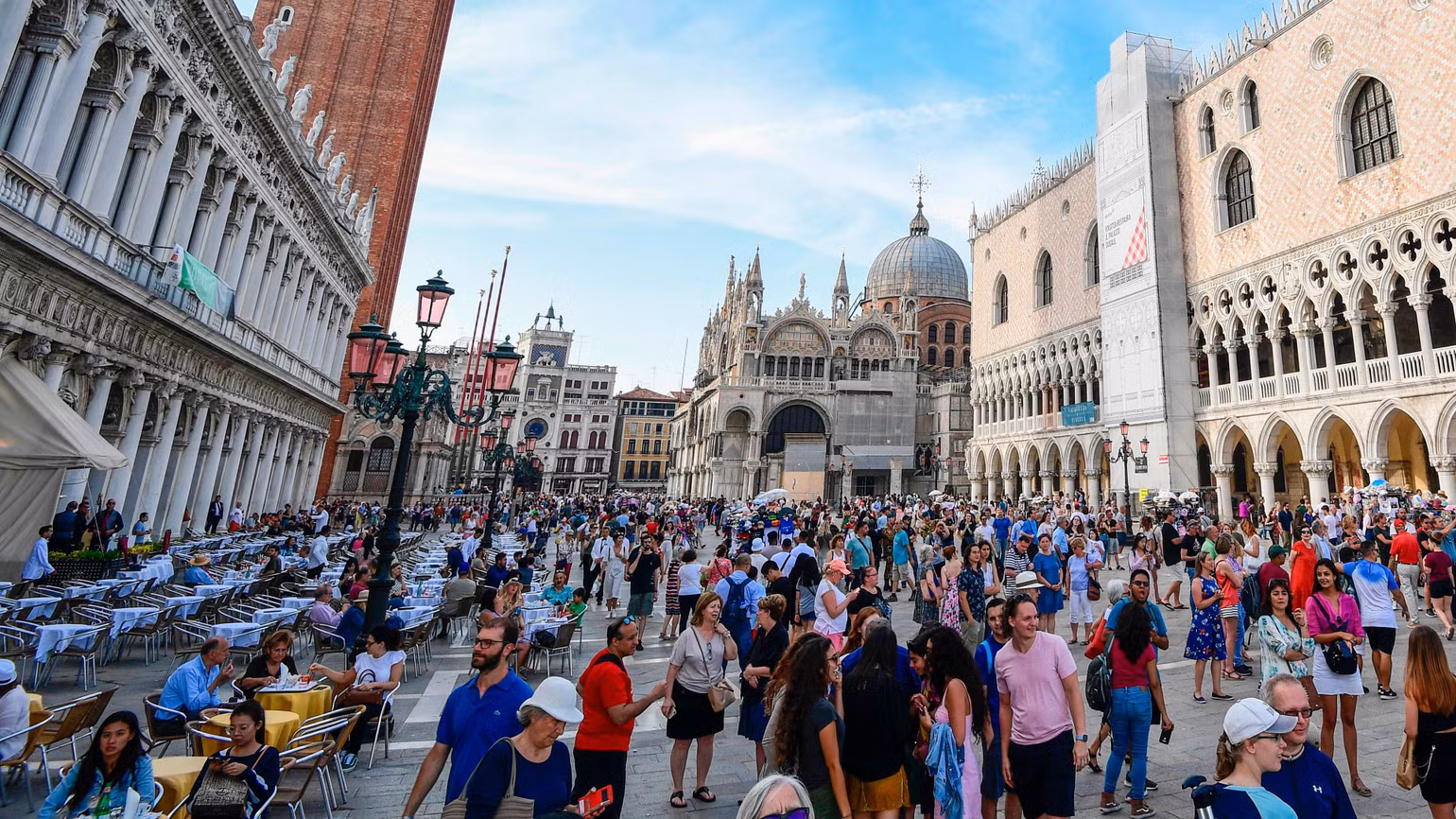 Venice sẽ thu phí với khách du lịch để giảm quá tải du lịch.(Ảnh: CNN)
