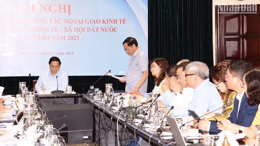 Bộ trưởng Ngoại giao Bùi Thanh Sơn báo cáo tại Hội nghị. Bộ trưởng Ngoại giao Bùi Thanh Sơn báo cáo tại Hội nghị.