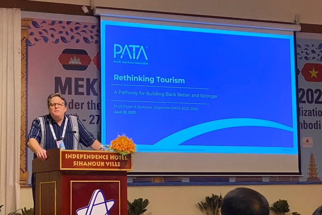 Ông Peter Semone, Chủ tịch PATA phát biểu tại phiên thảo luận Tư duy lại về Du lịch. (Ảnh: MTF)