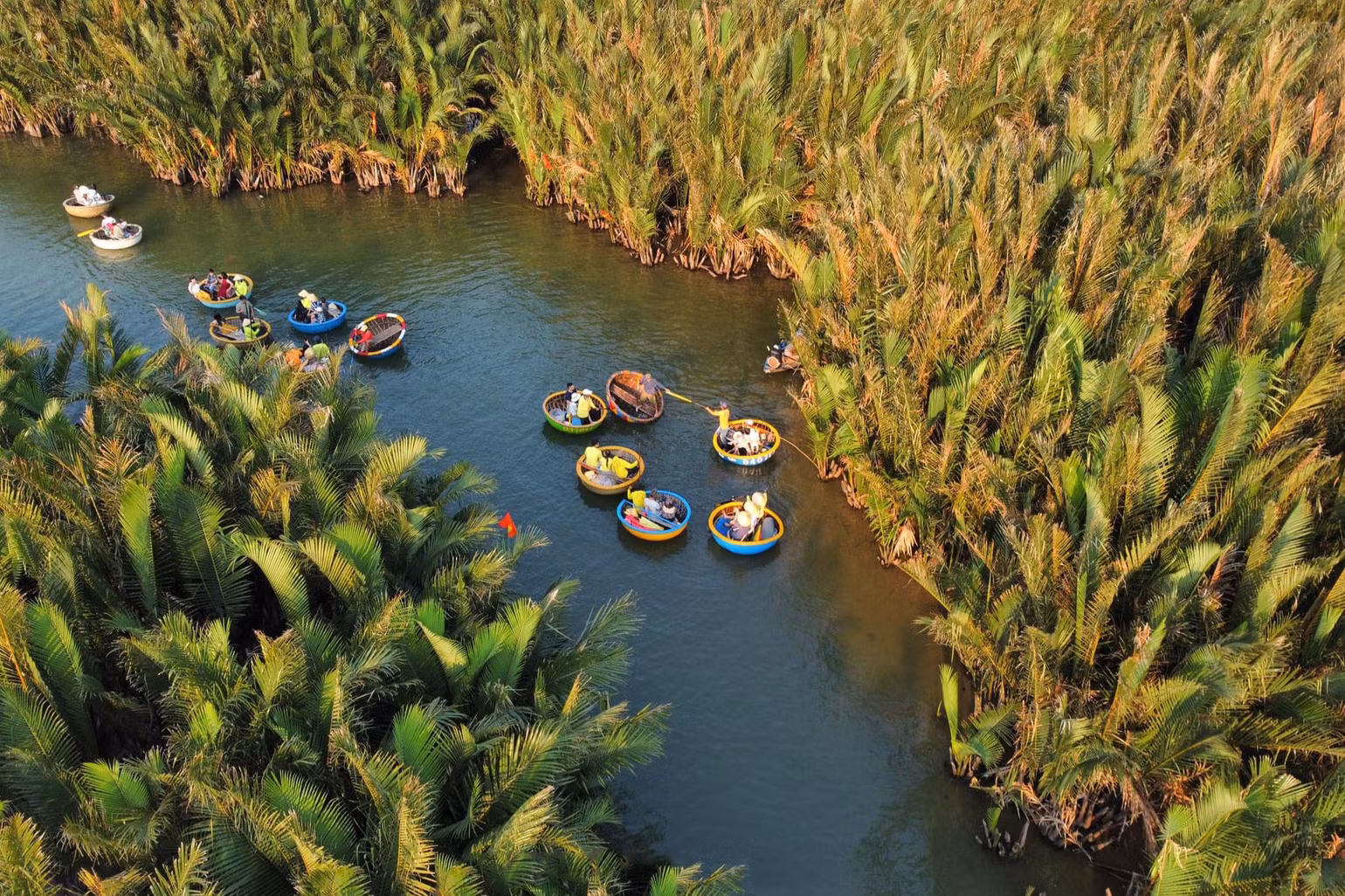 Tour tham quan rừng dừa nước được du khách đặc biệt yêu thích khi đến Quảng Nam. (Ảnh: Duy Hậu) Tour tham quan rừng dừa nước được du khách đặc biệt yêu thích khi đến Quảng Nam. (Ảnh: Duy Hậu)