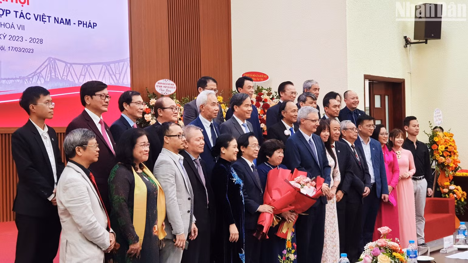 Ban chấp hành Hội khóa VII nhiệm kỳ 2023-2028 chụp ảnh lưu niệm cùng các đại biểu. (Ảnh: N.TRANG) Ban chấp hành Hội khóa VII nhiệm kỳ 2023-2028 chụp ảnh lưu niệm cùng các đại biểu. (Ảnh: N.TRANG)