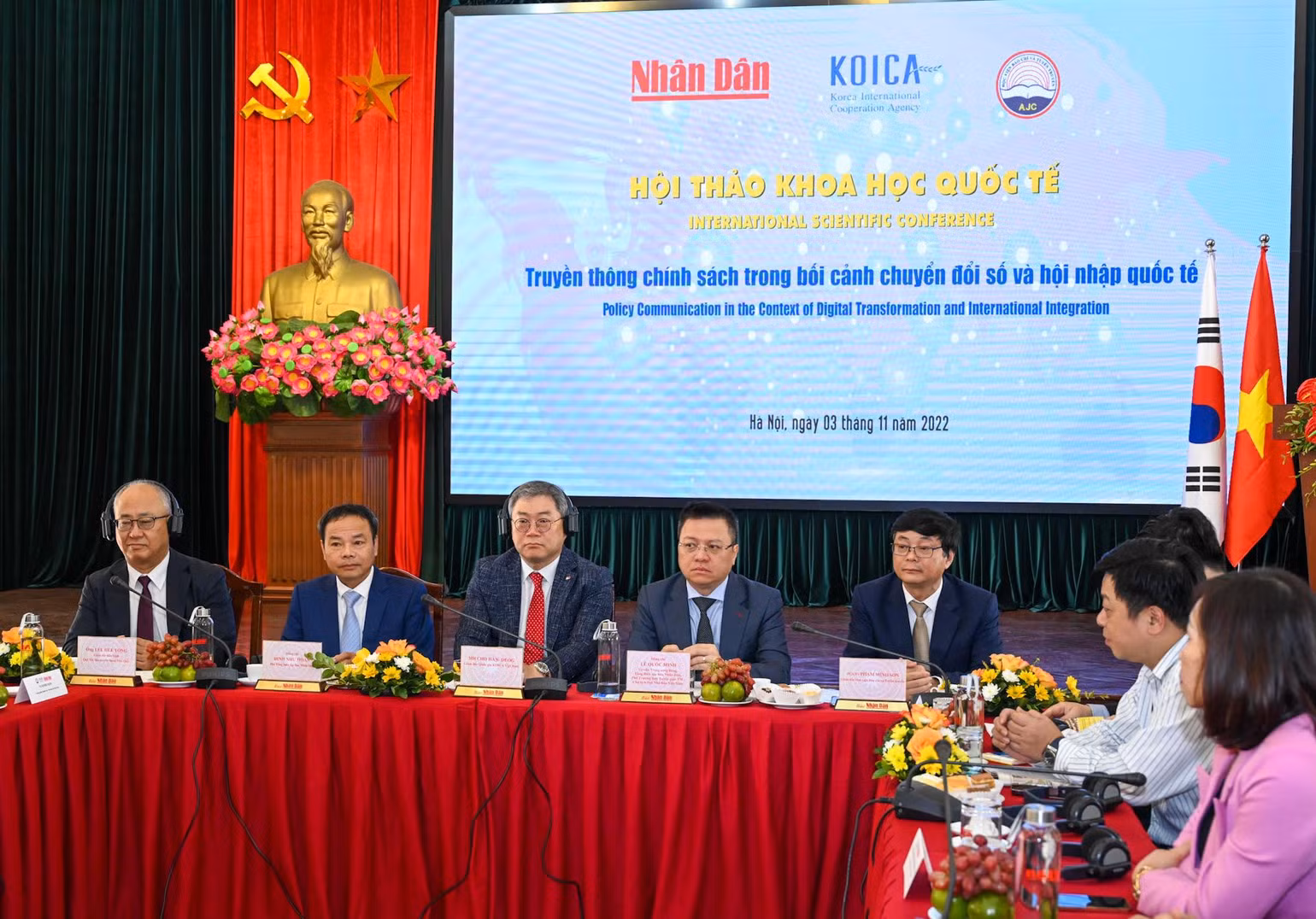 Các đại biểu dự Hội thảo khoa học quốc tế. (Ảnh DUY LINH)