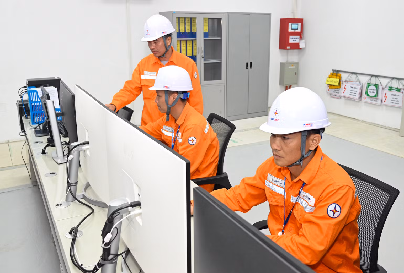 Công trình đường dây và Trạm biến áp 110kV Định Hóa hoàn thành và đưa vào sử dụng góp phần tăng phụ tải trên địa bàn huyện Định Hóa. Công trình đường dây và Trạm biến áp 110kV Định Hóa hoàn thành và đưa vào sử dụng góp phần tăng phụ tải trên địa bàn huyện Định Hóa.