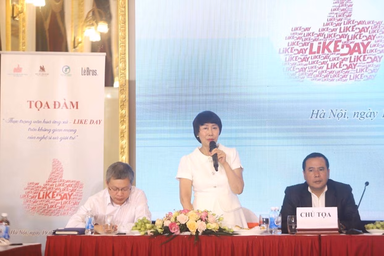 Giáo sư, Tiến sĩ Từ Thị Loan trao đổi tại Tọa đàm.