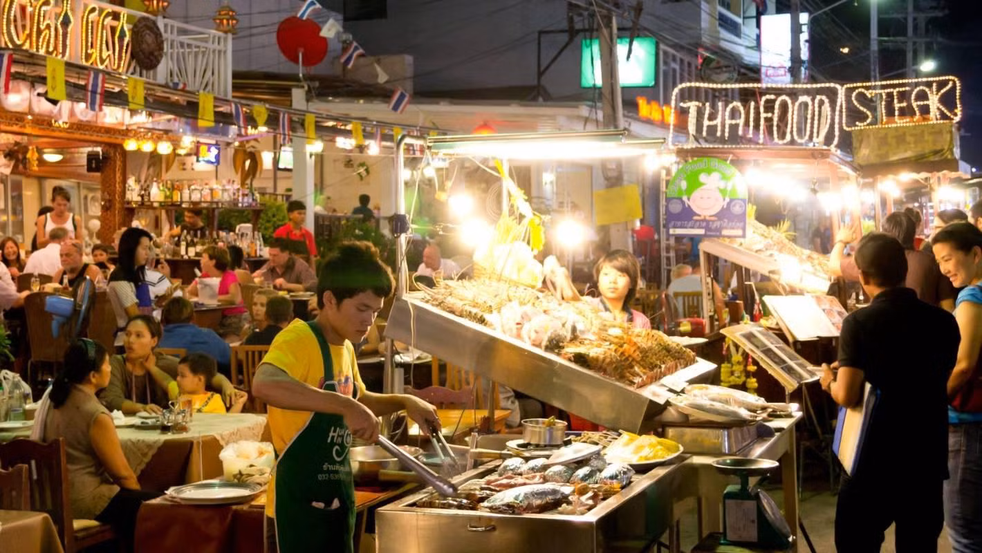 Khu phố ẩm thực đêm của Thái Lan luôn là địa điểm hấp dẫn du khách (Ảnh: Stuff.co.nz) Khu phố ẩm thực đêm của Thái Lan luôn là địa điểm hấp dẫn du khách (Ảnh: Stuff.co.nz)