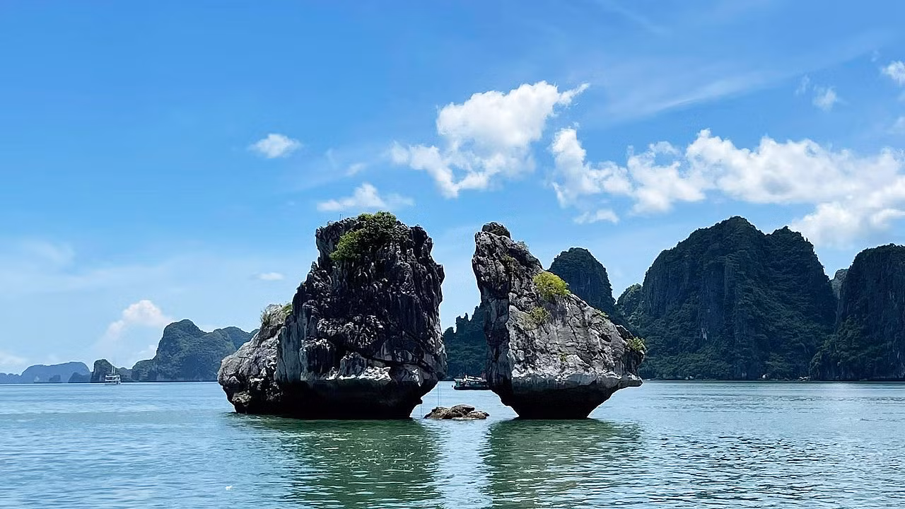 Hòn trống-mái, Vịnh Hạ Long. (Ảnh: ĐỨC DUY) Hòn trống-mái, Vịnh Hạ Long. (Ảnh: ĐỨC DUY)