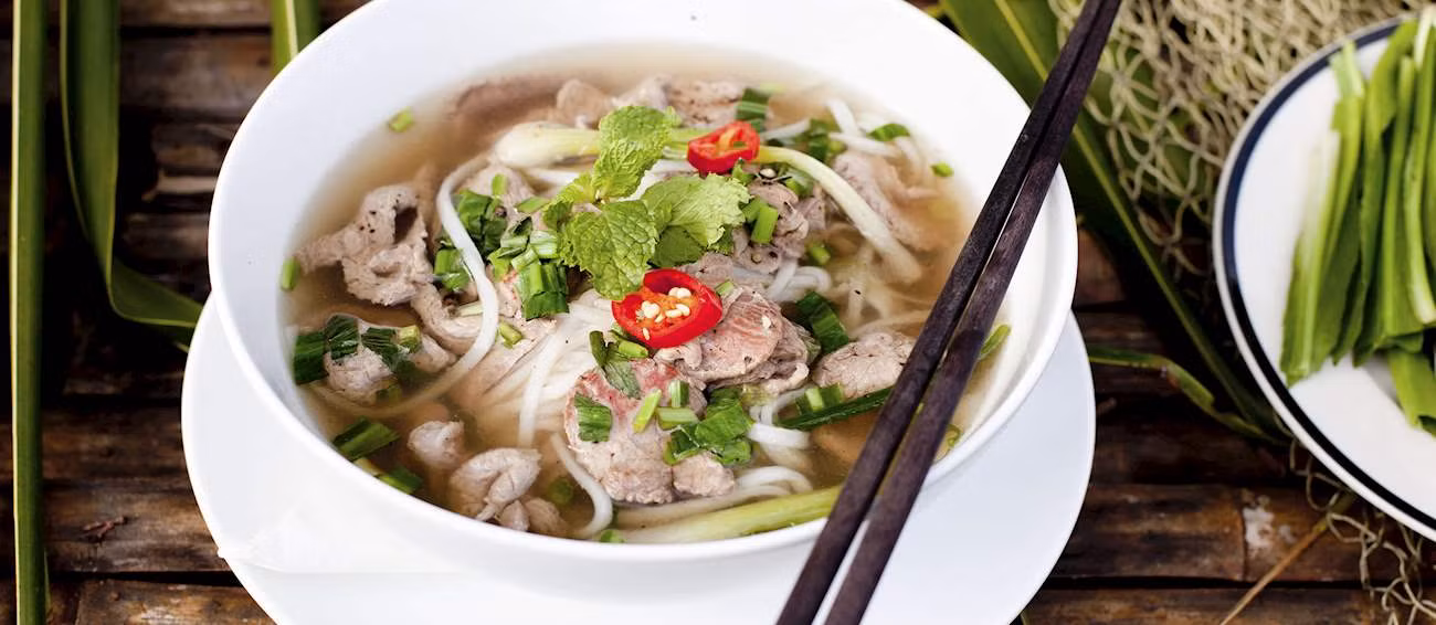 TasteAtlas nhận định, Phở không chỉ là một món ăn mà đã trở thành một phong cách sống của người dân ở Việt Nam. (Ảnh: TasteAtlas) TasteAtlas nhận định, Phở không chỉ là một món ăn mà đã trở thành một phong cách sống của người dân ở Việt Nam. (Ảnh: TasteAtlas)