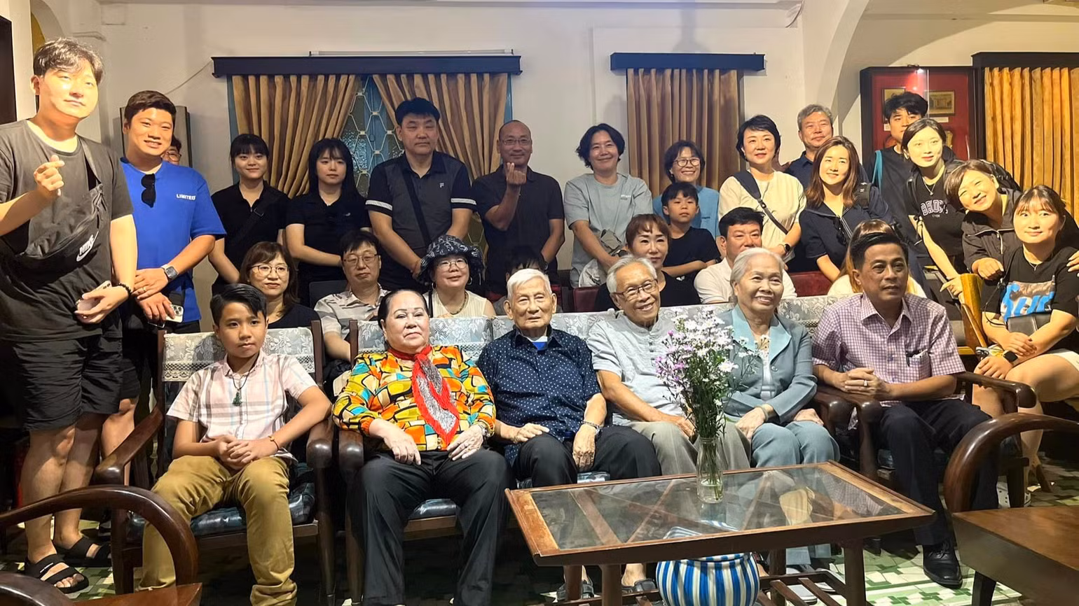 Du khách Hàn Quốc tham quan tại Bảo tàng Biệt động Sài Gòn - Gia Định. (Ảnh: Fb Bảo tàng Biệt động Sài Gòn-Gia Định)