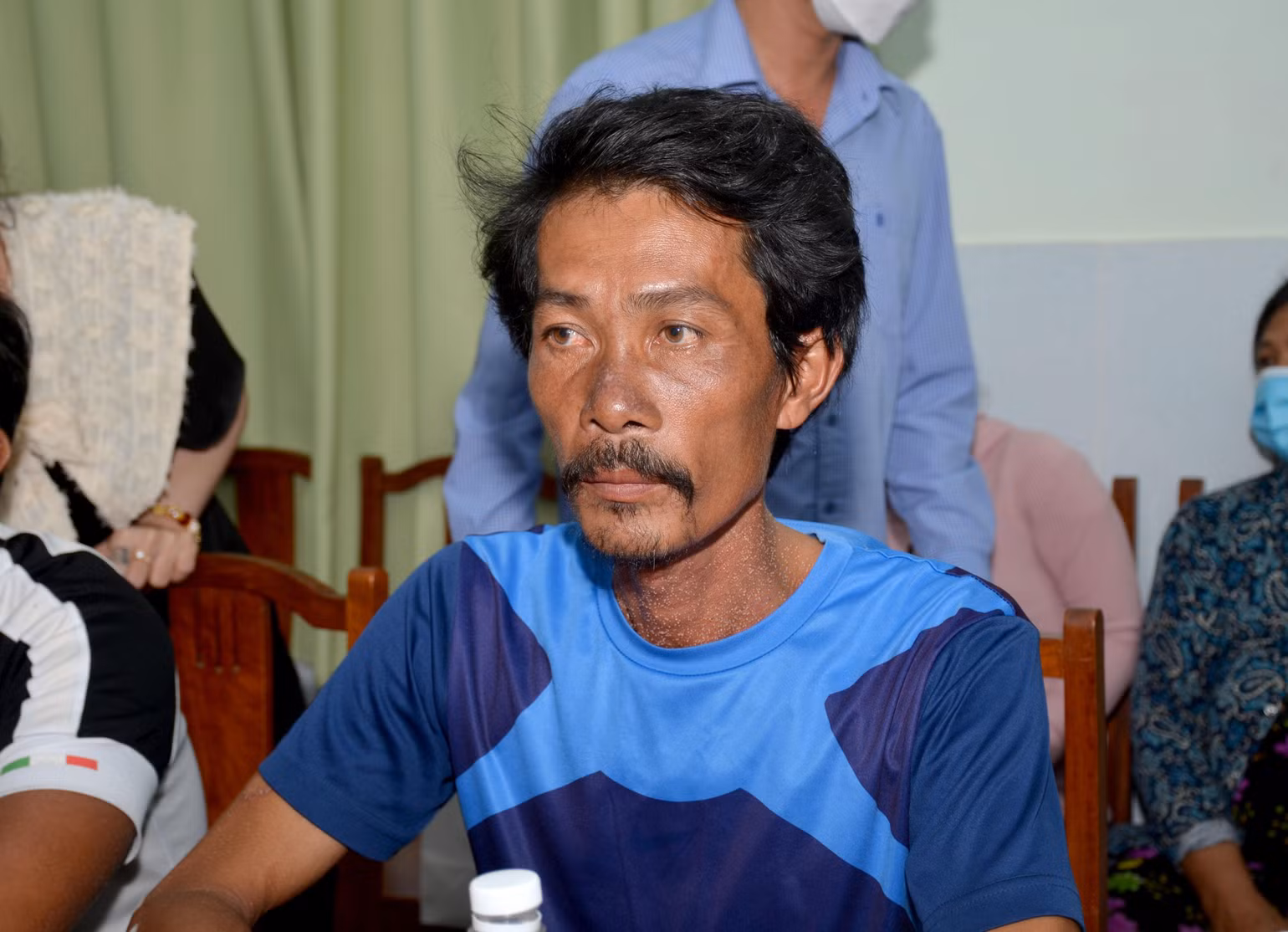 Ông Bùi Văn Toàn, Thuyền trưởng tàu cá BTh 97478 TS bị nạn, là 1 trong 5 người trên thúng chai được cứu sống ngày 22/7/2022. Ông Bùi Văn Toàn, Thuyền trưởng tàu cá BTh 97478 TS bị nạn, là 1 trong 5 người trên thúng chai được cứu sống ngày 22/7/2022.