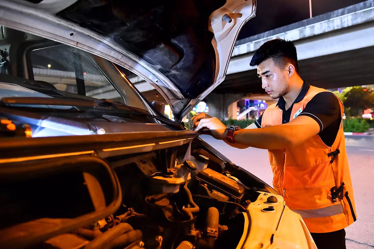 Tiếp nhận thông tin từ cộng đồng về hoạt động ý nghĩa và hiệu quả của FAS Angel, ngày 22/6 vừa qua lãnh đạo T&T Group quyết định trao tặng thêm cho đội 1 xe cứu thương GAZ trị giá 870 triệu đồng. Đây là loại xe cứu thương chuyên dụng được nhập khẩu từ Liên bang Nga với đầy đủ các tính năng ưu việt để phục vụ cho công tác vận chuyển, cấp cứu bệnh nhân. Tiếp nhận thông tin từ cộng đồng về hoạt động ý nghĩa và hiệu quả của FAS Angel, ngày 22/6 vừa qua lãnh đạo T&T Group quyết định trao tặng thêm cho đội 1 xe cứu thương GAZ trị giá 870 triệu đồng. Đây là loại xe cứu thương chuyên dụng được nhập khẩu từ Liên bang Nga với đầy đủ các tính năng ưu việt để phục vụ cho công tác vận chuyển, cấp cứu bệnh nhân.