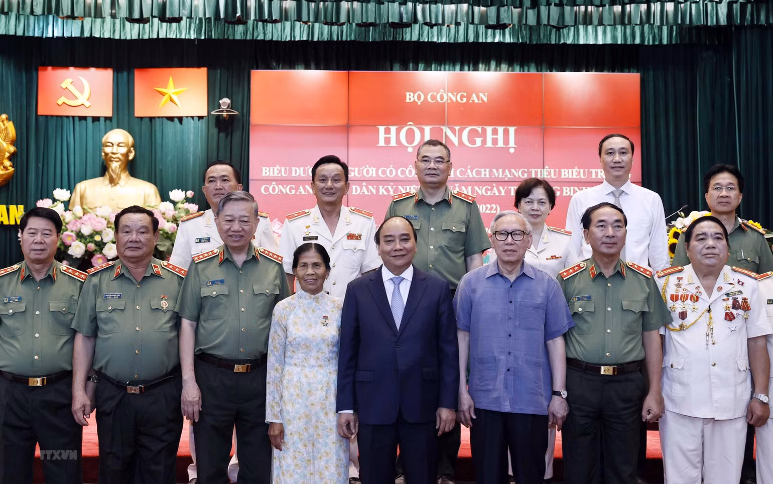 Chủ tịch nước Nguyễn Xuân Phúc với các đại biểu dự hội nghị. (Ảnh: TTXVN)