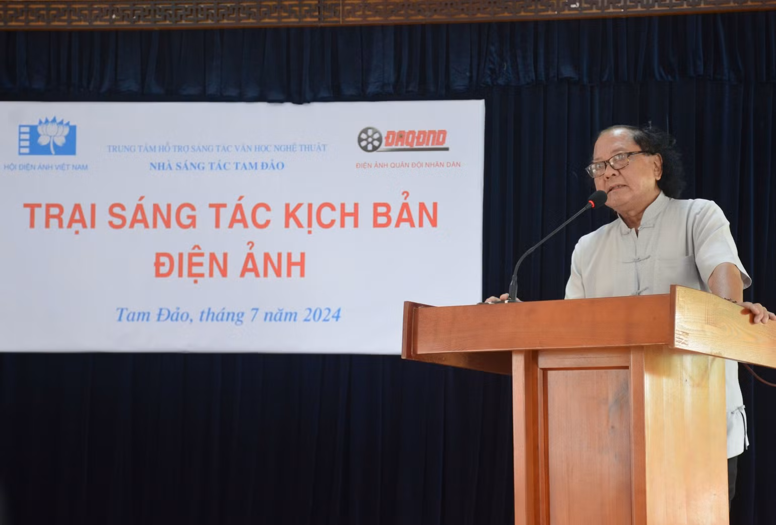 Chủ tịch Hội Điện ảnh Việt Nam Đỗ Lệnh Hùng Tú phát biểu bế mạc trại sáng tác.