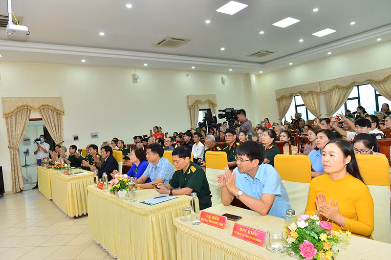 Các đại biểu dự lễ kỷ niệm.