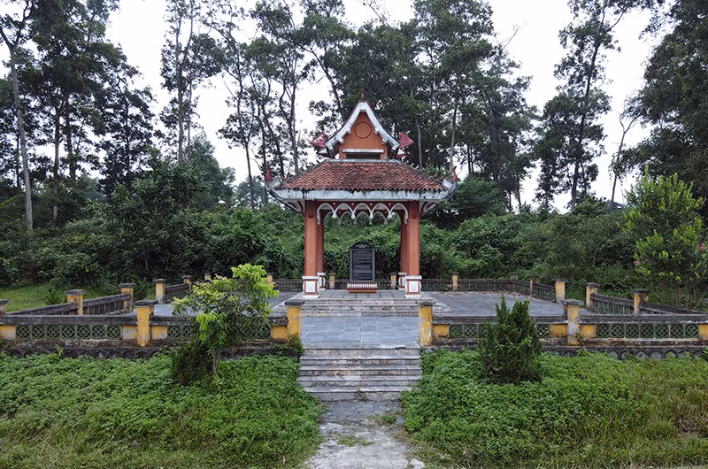 Nhà bia Khu di tích Cách mạng Lào tại thôn Làng Ngòi, xã Mỹ Bằng, huyện Yên Sơn, Tuyên Quang.