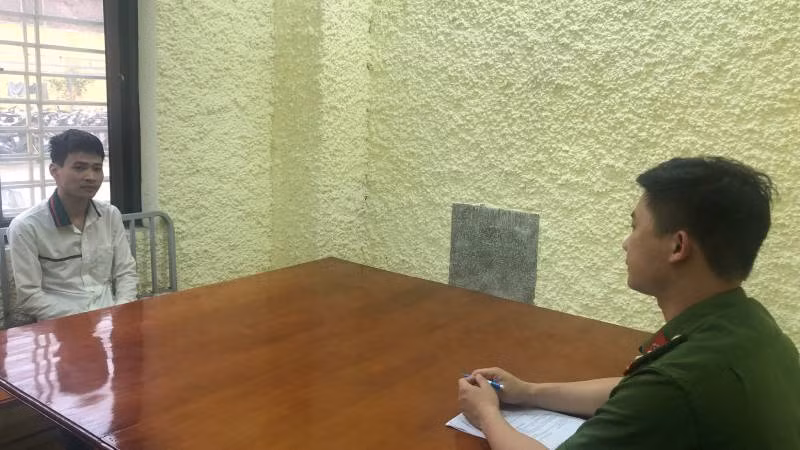 Đối tượng Hoàng Anh Văn tại cơ quan điều tra công an huyện Lộc Bình (Lạng Sơn). Đối tượng Hoàng Anh Văn tại cơ quan điều tra công an huyện Lộc Bình (Lạng Sơn).