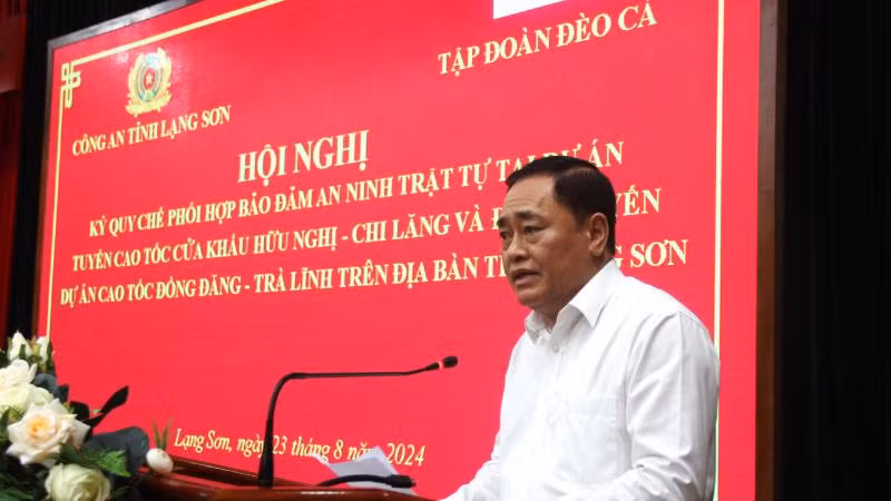 Chủ tịch Ủy ban nhân dân tỉnh Lạng Sơn Hồ Tiến Thiệu giao nhiệm vụ cho các lực lượng công an tỉnh và nhà đầu tư Tập đoàn Đèo Cả bảo đảm an ninh trật tự thi công 2 dự án cao tốc trên địa bàn tỉnh. Chủ tịch Ủy ban nhân dân tỉnh Lạng Sơn Hồ Tiến Thiệu giao nhiệm vụ cho các lực lượng công an tỉnh và nhà đầu tư Tập đoàn Đèo Cả bảo đảm an ninh trật tự thi công 2 dự án cao tốc trên địa bàn tỉnh.